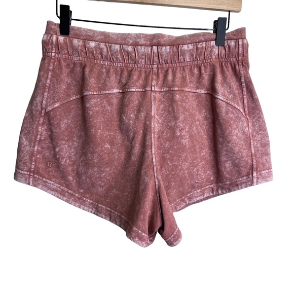 Lululemon Inner Glow Short 3" Washed Canyon Rock Size 6 - Picture 8 of 10